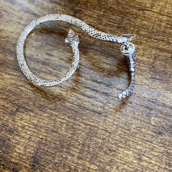 SINGLE Rustic Silver Snake Loop Around Stud Earring - Picture 6 of 7